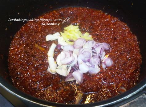 Bila ikan dah masak , barulah dimasukkan daun kesum, bendi , tomato dan perasakan. luvbakingcooking: asam pedas ikan selar