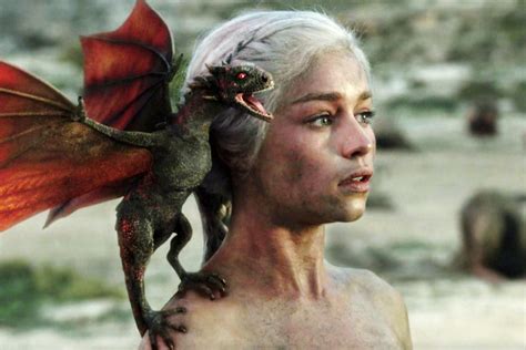 Game of Thrones Emilia Clarke Daenerys dévoile un tatouage draconique