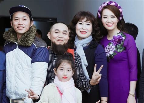 Bức ảnh chụp màn hình chuyển khoản tiền ủng hộ miền trung với tên của nghệ sĩ hoài linh được chia sẻ rầm rộ trên mạng trong những ngày qua khiến dư luận xôn xao. Xuân Hinh hoài linh
