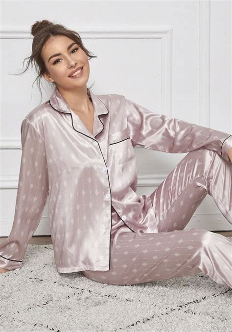 Pijamas Batas Y Ropa Cómoda Para Estar En Casa Y Sentirte Guapa