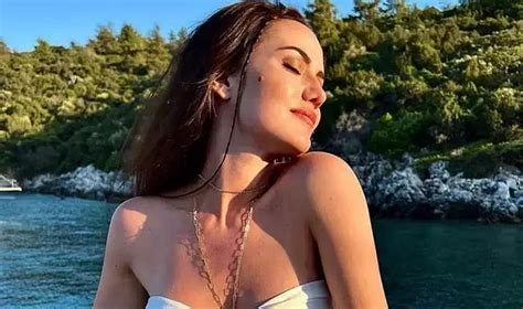 Fahriye Evcen bikinili fotoğrafları ile beğeni topladı Magazin Ege ye Dair