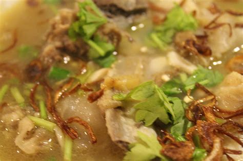 Selama ni duk makan sup yang orang buat je. Sup Tulang dan Kaki - Azie Kitchen