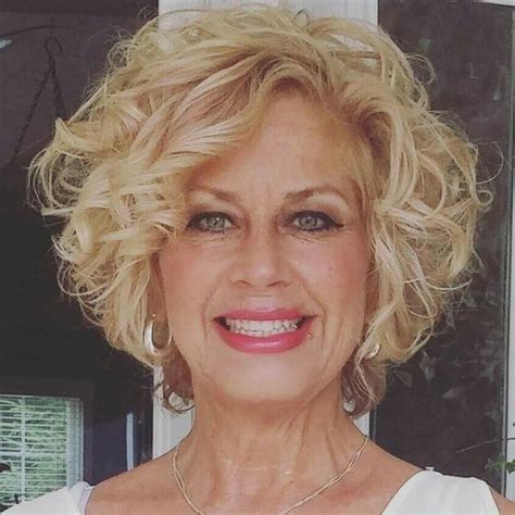 45 Short Curly Hairstyles For Women Over 50 Curlyhairstyles 45 Short