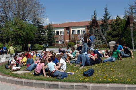Anadolu üniversitesi, türkiye'nin eskişehir şehrinde yer alan bir devlet üniversitesidir. Kampüs Genel | Anadolu Üniversitesi