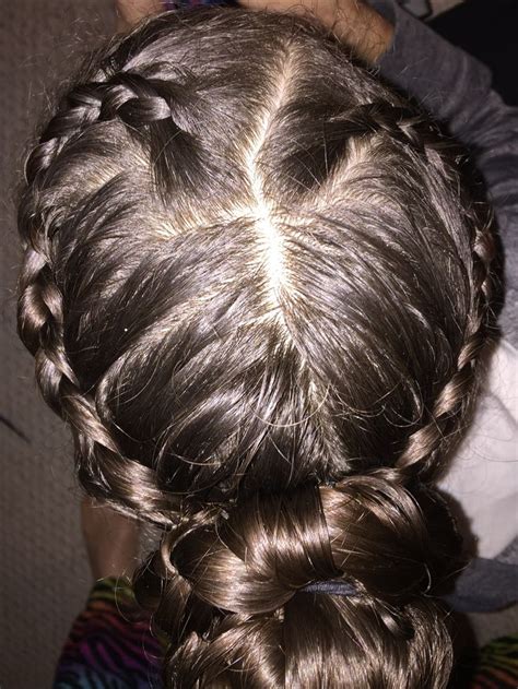 The twisting and folding over between these three strands of hair is the braiding rhythm. Heart braid into a bun wrapped bun. | Cool hairstyles ...