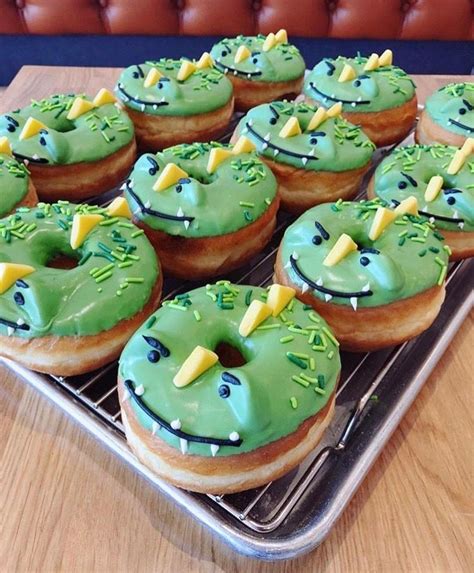 Dino Doughnuts Instagram Gonutzwithdonuts Dinosaur Birthday Cakes