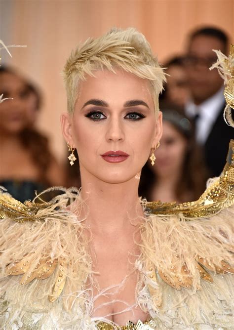 Katy perry announced she was pregnant with her first child in the never worn white music video on thursday, march 5, now see how she's doing though this number definitely showed off more of her figure, she made sure to keep her stomach covered with a silver clutch. Katy Perry at the 2018 Met Gala | POPSUGAR Celebrity Photo 12