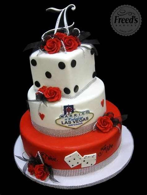 Las vegas is a fantastic place full of entertainment, lights, fun and sight seeing so what better way to say happy birthday to your friend or family member than making them a las vegas themed birthday cake. I May need to snag her talents for my wedding next year ...