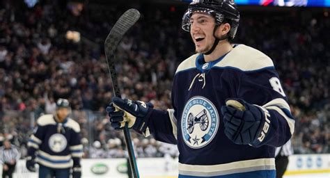 Is derived by dividing the total contract value amount by the lesser of: Les Blue Jackets et le défenseur Zack Werenski trouvent ...