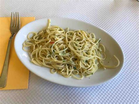 Since it is very easy to make, this dish is perfect for a family dinner. Selbst gemacht, Spaghetti Aglio e Olio, Knoblauch Kalorien ...
