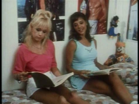 Nackte Linnea Quigley In Assault Of The Party Nerds
