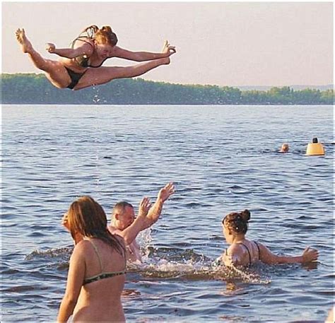 20 Of The Most Awkward Beach Moments Ever Captured