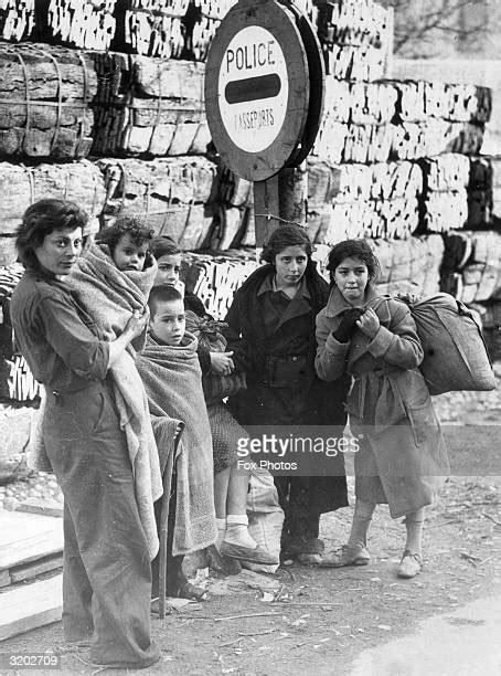Spanish Civil War Refugees Photos Et Images De Collection Getty Images