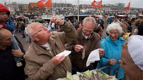 Another typically dutch food is 'haring' ( herring ). Laat je geen oude haring aansmeren: Zó herken je de ...