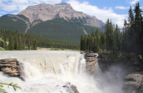 Die Athabasca Falls Im Jasper National Park Foto And Bild North