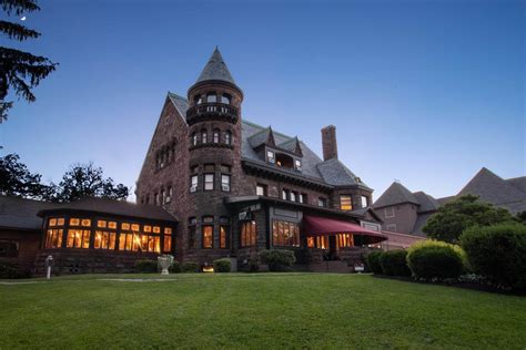 Best Romantic Getaways In Upstate New York Belhurst Castle