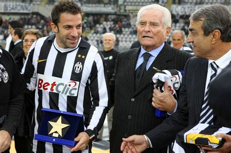 Giampaolo , classe 1961, dopo avere tentato dapprima la carriera di calciatore, con trascorsi. Giampiero Boniperti compie 90 anni: una vita alla Juventus ...