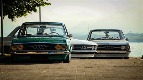 It was a huge success and it was sold in almost 900.000 units until 1976 when it was replaced. Video - 3X AUDI 100 C1 | SO.GA 2017 | VWHome