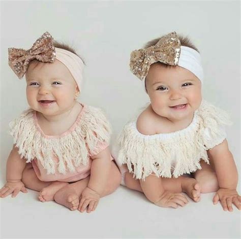 Pin By Brenda On Gêmeos Twin Girls Outfits Twin Baby Girls Cute