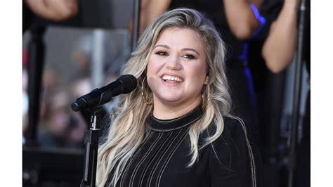 Kelly Clarkson Claims Finding Love As A Celebrity Is Harder 8 Days