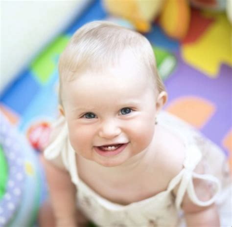 A Guide To 9 Month Old Baby Developmental Milestones With Tips Vlr