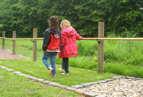 Finkens garten ist ein naturerlebnisgarten im kölner stadtteil rodenkirchen nahe dem forstbotanischen garten. Kinder in Finkens Garten | Finkens Garten