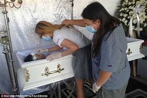 بالصور تنفيذ وصيّة مريضة سرطان بعد وفاتها أرادت أن تدفن جميلة النيلين