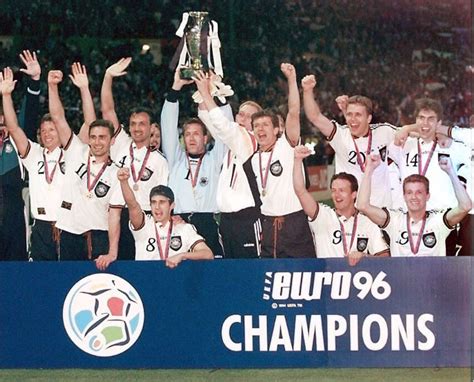 Spielplan teilnehmer gruppen & termine historie & hintergrundinfos. EM Trikots 1996: DFB-Team zum dritten Mal Europameister