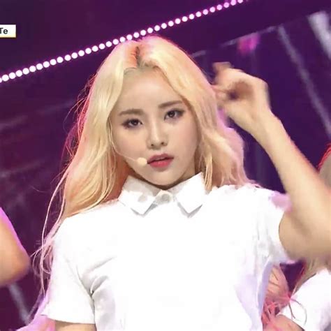 Loona Jinsoul Lq Icon Girl Singing In The Rain Lovely
