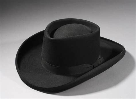 The movie follows master gunfighter brynner and his six fellow soldiers of fortune as they form a united front to defend a small agricultural village in mexico from a group of marauding bandits and their leader. YUL BRYNNER THE MAGNIFICENT SEVEN HAT - Current price: $3750