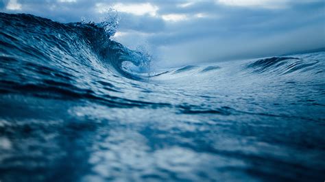 Download Free Hd Blue Ocean Waves Desktop Wallpaper In 4k