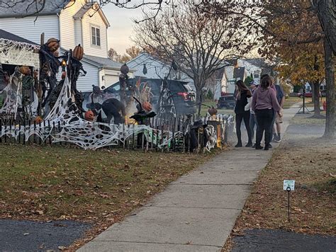 Neighbors Didnt Mind ‘stranger Things Display In Plainfield Shaw Local