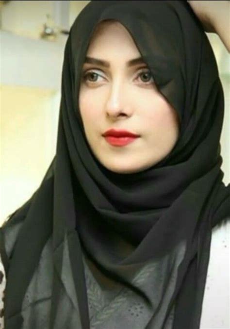 Pin On Celebrities In Hijab