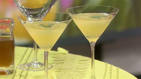 Make The ‘tam Tini’ Champagne Cocktail For Spring