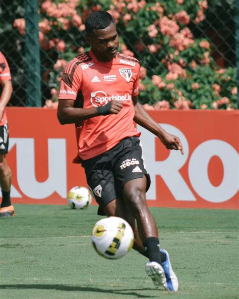 SPNet Escalação do São Paulo titulares intensificam treino para estreia do Brasileirão ainda