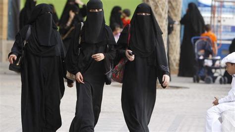 Historischer Tag In Saudi Arabien Durften Frauen Erstmals Wählen Augsburger Allgemeine