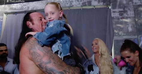 Dive Deep In The Married Life Of The Undertaker And Michelle Mccool Boxing News
