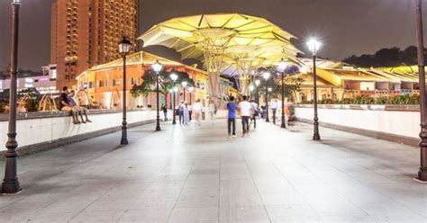 The quay is situated upstream from the mouth of the singapore river and boat quay. Eat and drink on Read Bridge all you want at this pop-up ...