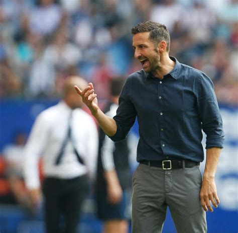 Orlando pirates coach josef zinnbauer during the absa premiership match against mamelodi sundowns at orlando stadium on wednesday night. Josef "Joe" Zinnbauer - Fußball-Trainer - WELT