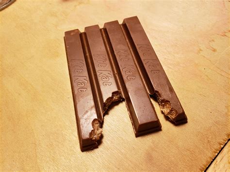 The Right Way Of Eating A Kitkat Rmakemesuffer