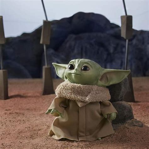 Pelúcia Falante Star Wars The Mandalorian The Child Baby Yoda Hasbro