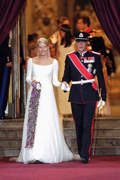 Most Iconic Royal Wedding Gowns ~ 30 Unique Design Ideas To Create Your Day