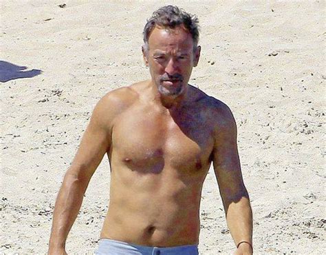 Bruce Springsteen Cuerpazo En La Playa A Los A Os Cromosomax