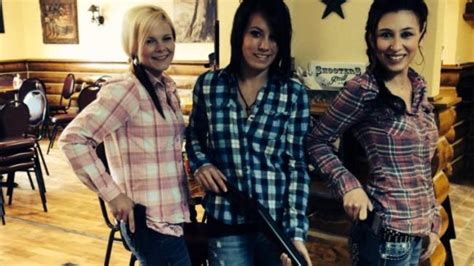 Waitresses At Shooters Grill In Rifle Colorado Carry Guns