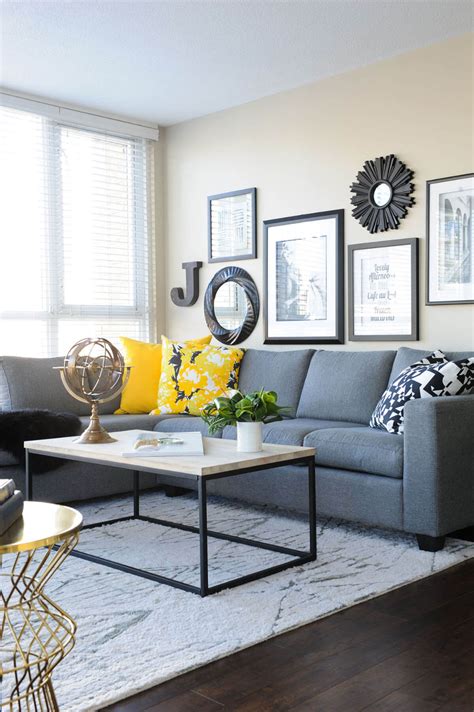 10 Small Living Room Layouts
