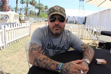 Follow fred durst and co as they prepare to hit the stage in front of 50,000 metal fans at knebworth. Aaron Lewis Wife Vanessa Picture | Aaron lewis country boy, Staind albums, Music love