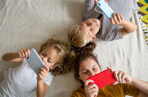 Cuál es la edad adecuada para darle su primer smartphone a un niño