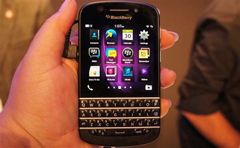 Blackberry Q10 Complete With That Physical Keyboard Comes To Atandt