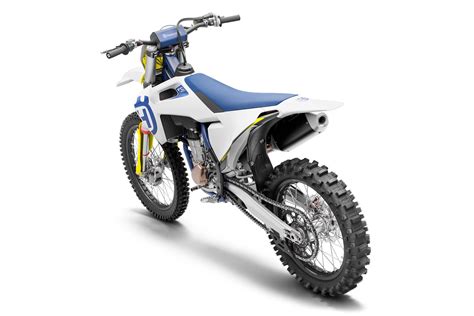 On the dirt bike digital scale, the 2020 husqvarna fe501s weighs 248 pounds without any fuel but with both mirrors. 2020 Husqvarna off-road and MX lineup - Dirt Bike Test