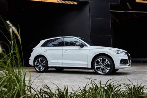 Audi Q5 Facelift Rendered With A4 Derived De Chromed Front Clip